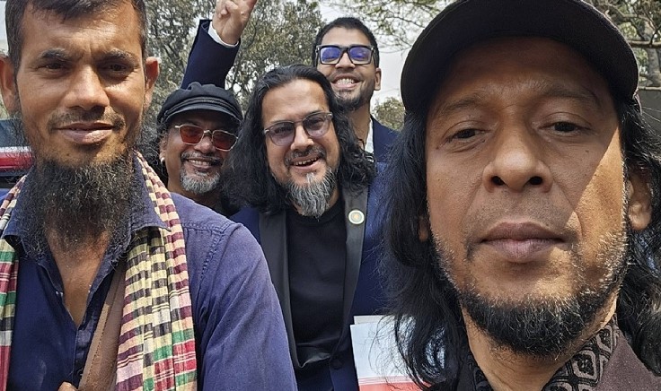 একুশে পদক নিয়ে রিকশায় করে ফিরল ‘ওয়ারফেজ’